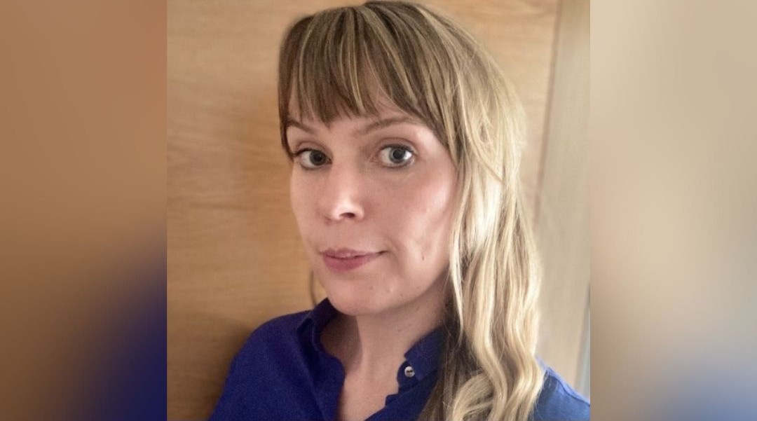 Head shot of Leanne, who is wearing a blue shirt and has long blonde hair and a fringe
