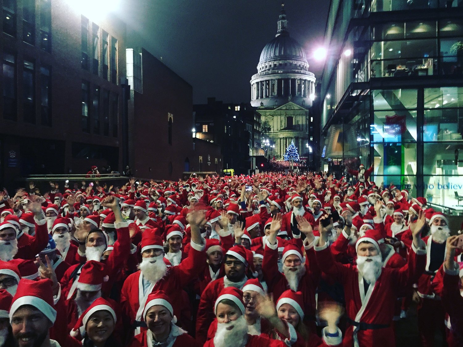 100's of runners dressed as Santa in front of St Pauls Cathedral